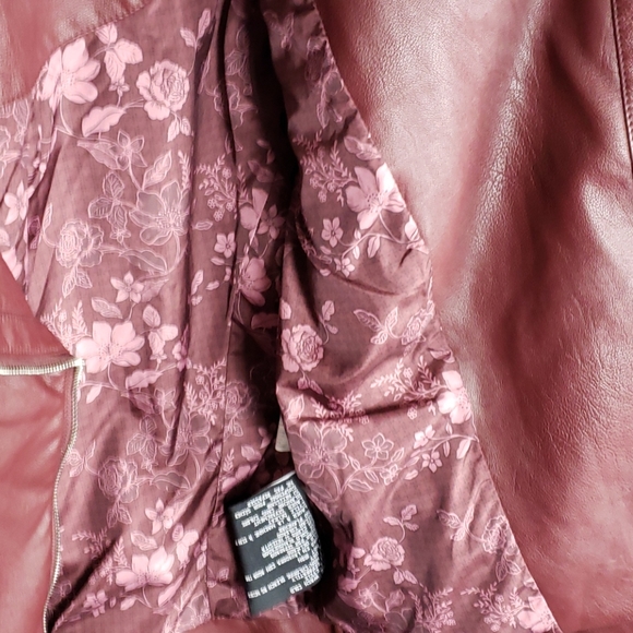 💥NEW💥 Womans Red Soft Like Leather Jacket - Picture 4 of 8